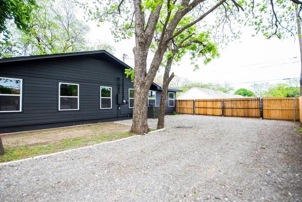 New-The Mod Poppy Large Home 10 Minutes From It All Waco Exterior photo